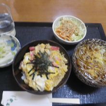 玉丼とそばのセットを食べました