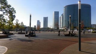 くつろいでいる人が多いです