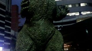 ゴジラ像