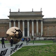 中庭にも作品があります