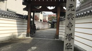 民家に囲まれて