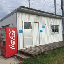 プレハブ小屋です