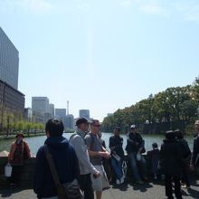 和田倉門から馬場先濠を眺める