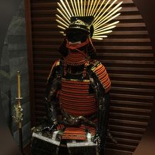 太閤さんの鎧兜がお出迎え