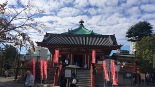 琵琶の形の石碑