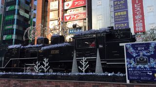 既にSLクリスマスモード。喫煙所の煙は狙ってでしょうか？