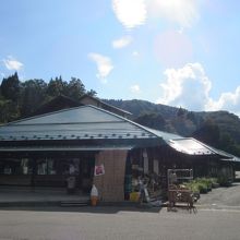 平屋ですが立派な建物