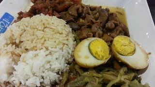 リーズナブルでおいしい。にぎわっています。