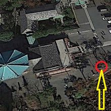 弁天堂の傍にあるスッポン感謝の塔の場所です。弁天島の岸辺です