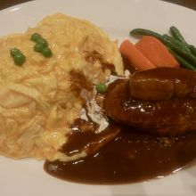 フォアグラのせハンバーグとオムライスの盛合せ