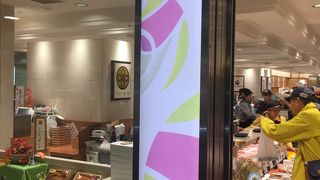 八重洲地下中央のショッピングモール