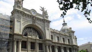 市庁舎広場にあります