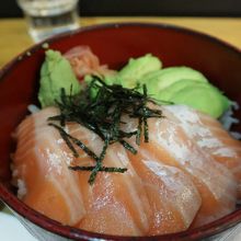美味しかったアボガドサーモン丼(≧◇≦)