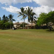 コースの横には民家があり、ちょっとでもスライスすると打ち込ん