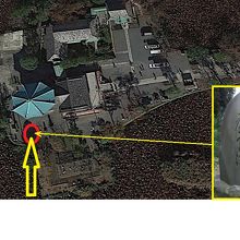 弁天堂の南側の包丁塚の場所です。上野公園から弁天島に入った奥