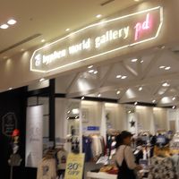 E hyphen world gallery pd (あべのキューズモール）