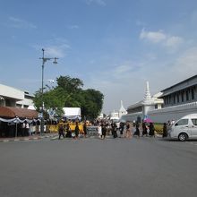 王宮 (プラボロマ マハー ラーチャワン)