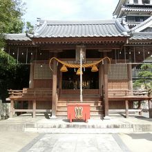 「奥平神社」も隣接しています。