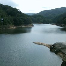 布部ダムによってつくられた人造湖（白椿湖）