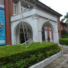 芸術館の入り口です