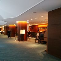 地下に80台の駐車場がありフロントへエレベーターで上がります