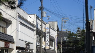 ツアーバスが何台も停まっている大きな天橋立の土産物屋さん