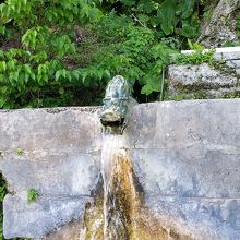 竜の口から水が・・・