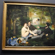 マネの草上の昼食。当時は裸婦の存在が下品だと問題に！