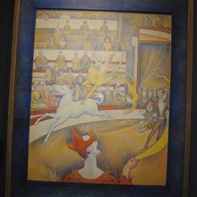 スーラのサーカス。制作中に作者が亡くなった未完の作。