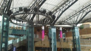 六本木ヒルズにある屋外型のアリーナ