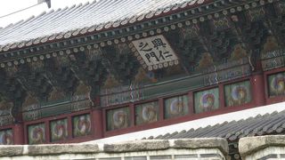 多色の巴紋が印象的でした。