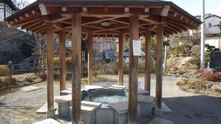 安楽寺の八角三重塔がモチーフ