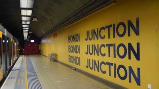 ボンダイビーチ行バスの乗り換え駅