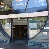 Mercure Sydney entrance 