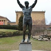フィラデルフィア美術館にある有名な像