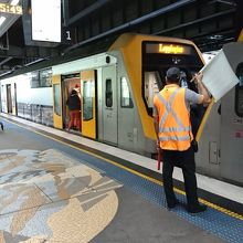 鉄骨の中に存在する駅