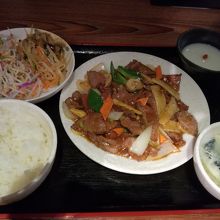 牛肉の黒胡椒炒め　880円