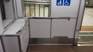 様々な列車が活躍中です