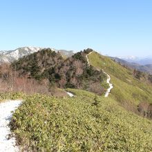 でも途中の稜線歩きは楽しかったです