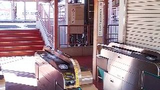 駅員居るのは始発から数時間のみ