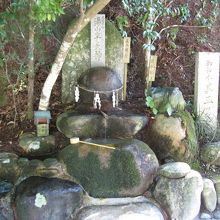 願い石（湯山主之大神）