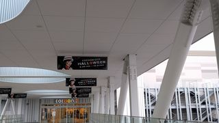 駅直結の大きなショッピングモール