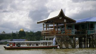 ブルネイらしい風景を堪能するなら水上集落です。