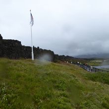 ギャウの中の散歩道、生憎の雨模様