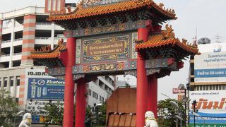 ワット　トライミットの斜め前にあります