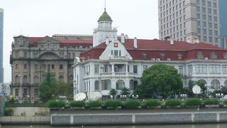 外白渡橋を渡って行きましょう