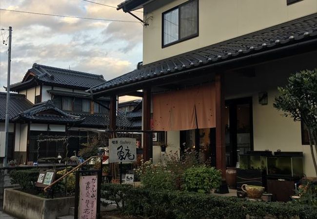 周りには、松代大本営跡や象山神社が有って、観光を楽しんで休憩を兼ねて、カフェとして利用する事をおすすめします。