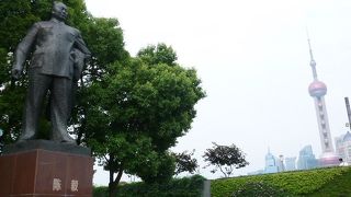 外灘に初代上海市長である陳氏の銅像があります