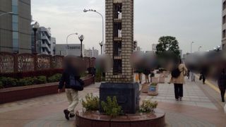 幅広で明るい感じの橋です