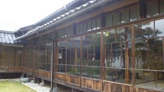 ガラス張りの縁側